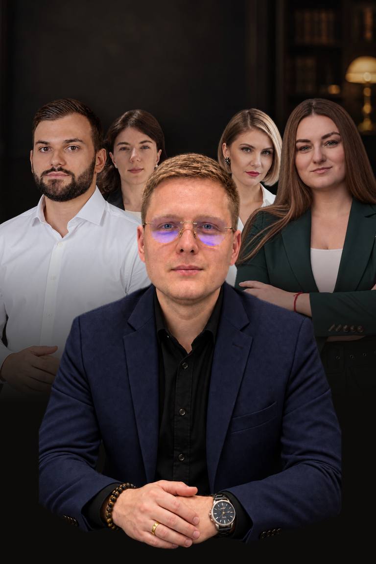 Станіслав Ковальов і за ним команда бюро: Владислав Алден, Вікторія Сікан, Олександра Ковальова, Ольга Кухаренко